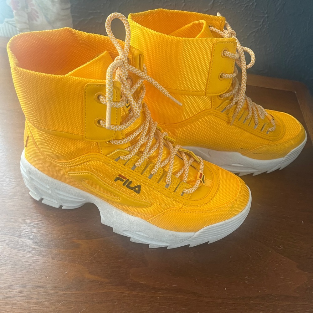 Fila Women's Disruptor Ballistic boots size 8